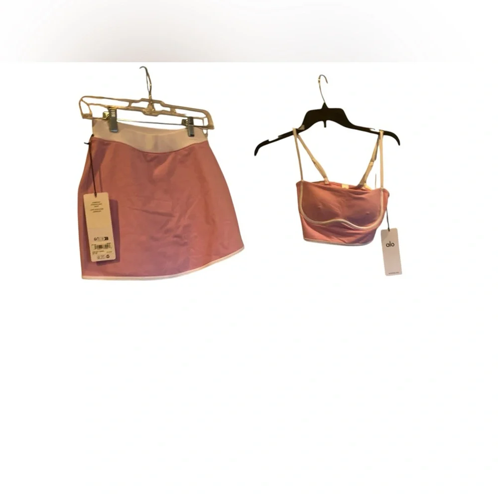 NWT Alo Yoga stream bra tank & skirt set CANDY HEART PINK Size XXS